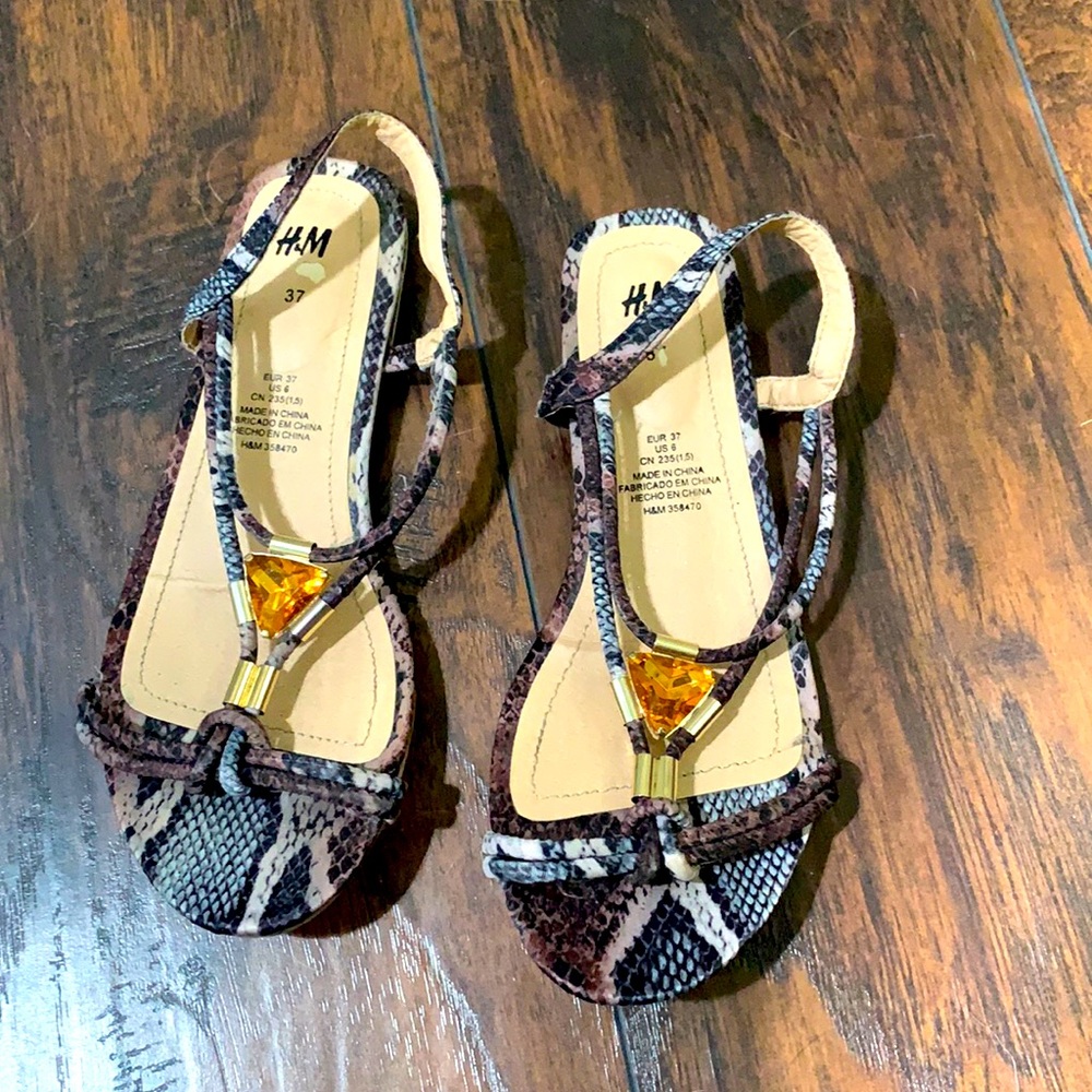 H&M sandals reptile 🦎 pattern
